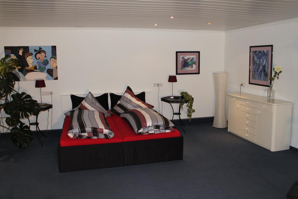 Landhaus Goldenes Kreuz ลอยท์เคียร์ช อิม อัลล์กอย ห้อง รูปภาพ