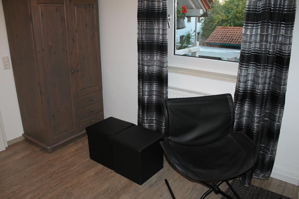 Landhaus Goldenes Kreuz ลอยท์เคียร์ช อิม อัลล์กอย ภายนอก รูปภาพ